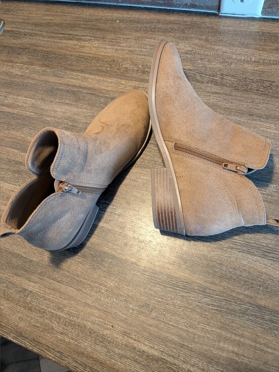 Time and Tru Shoes - Time and Tru Women's Tan Suede Booties